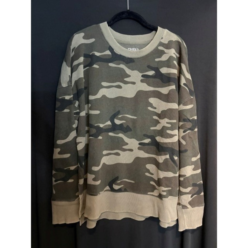 Women's Time & Tru Camoflauge Sweatshirt Size‎ L